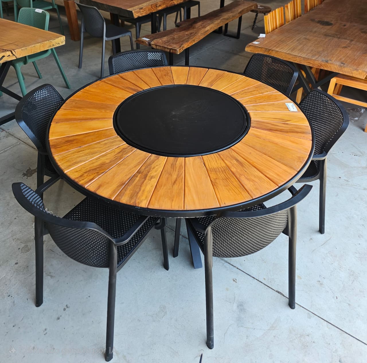 Móveis Rústicos 18 MESA JANTAR REDONDA PIZZA COM PRATO GIRATORIO SKU 127347 COM 6 CADEIRAS COM BRACO SARDENHA PRETA SKU 126908